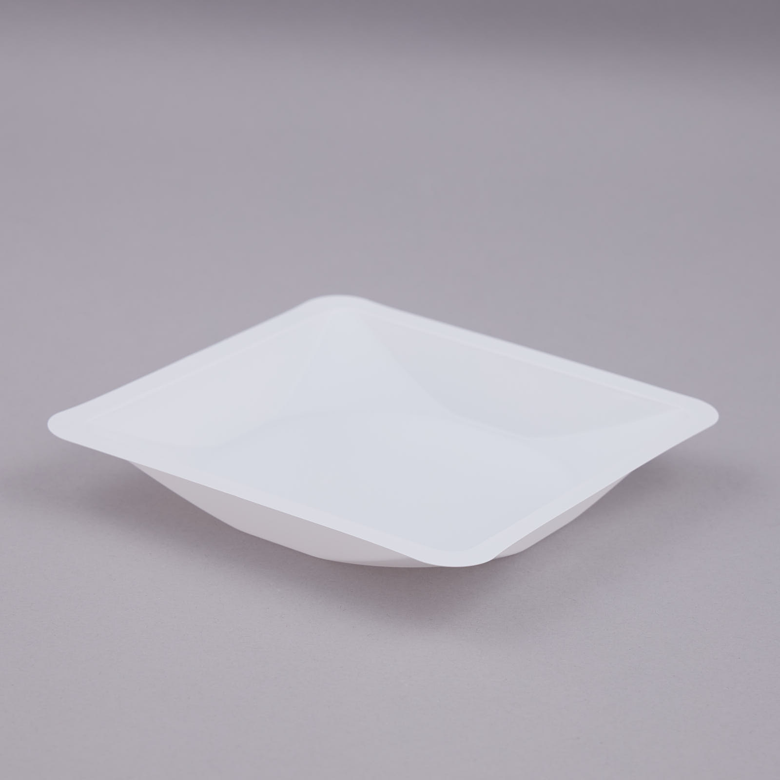 Weighing dishes PS 250 ml sqared white  140 x 140 x 22 mm